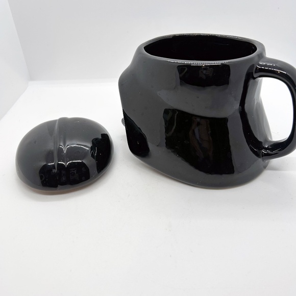 Star Wars 3D sculpted Darth Vader Mug with lid - Picture 2 of 5